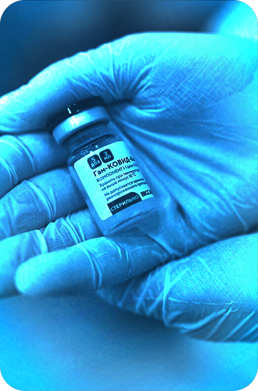 Вакцина в руке у врача